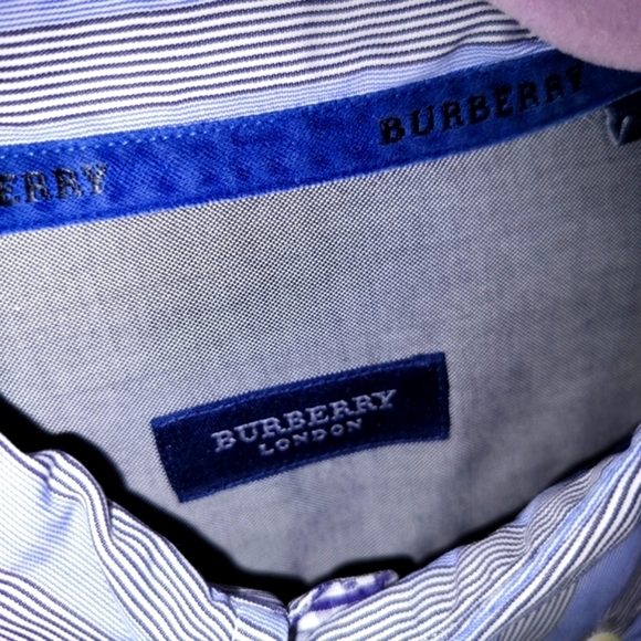 Burberry - Casual/Dress Button Down - Size Large - Like New Condition - Picture 3 of 6